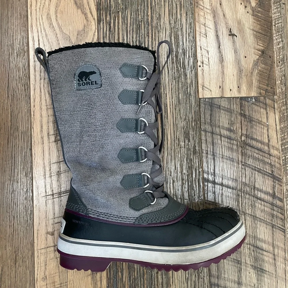 Sorel waterproof winter snow boots Wm 6